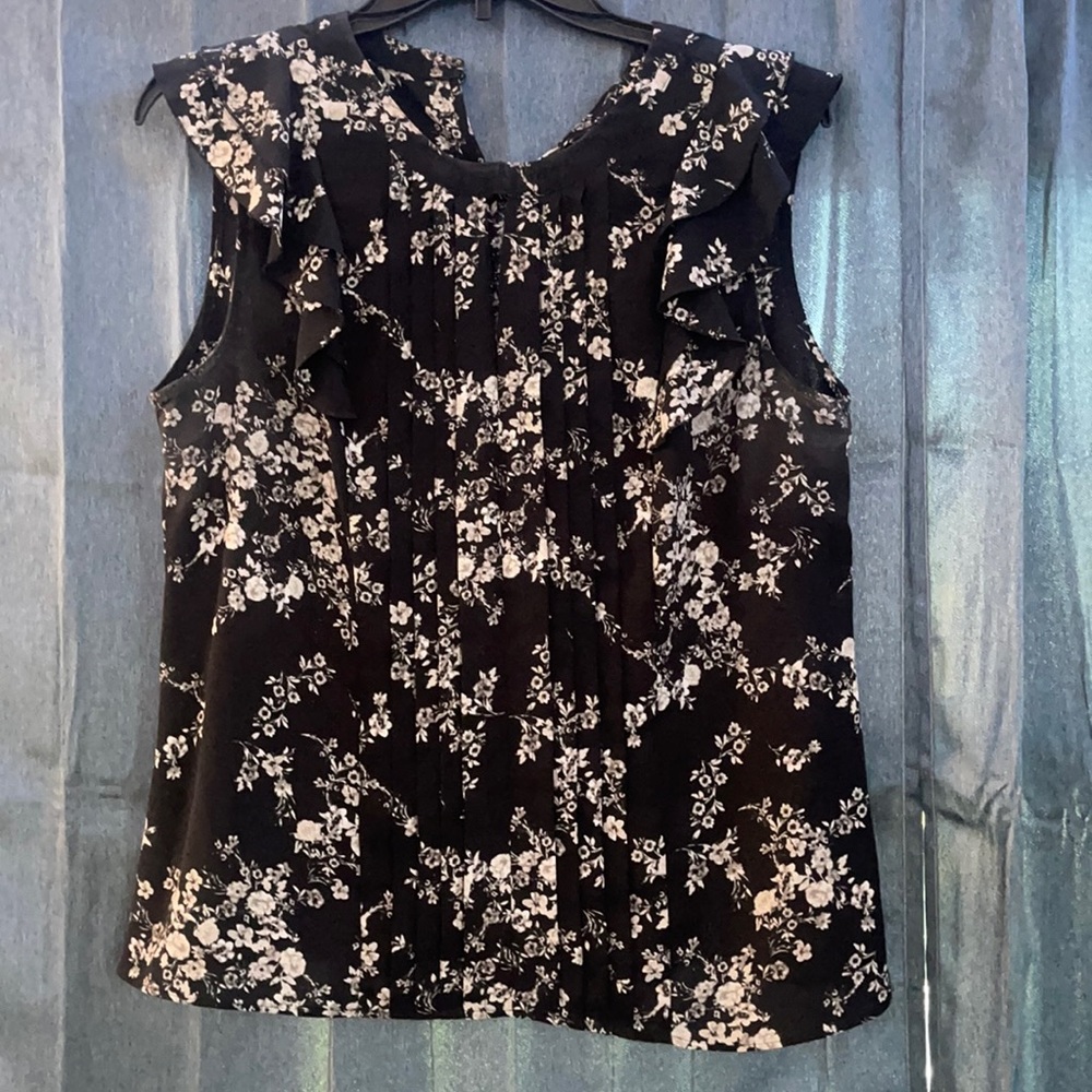 ELLE BLACK/white floral blouse